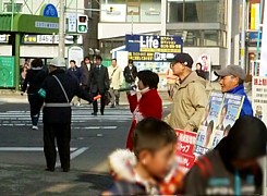札幌市予算に反対の討論を行う小形市議