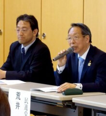 討論に参加した民進党の荒井さん（右）と日本共産党の川部さん