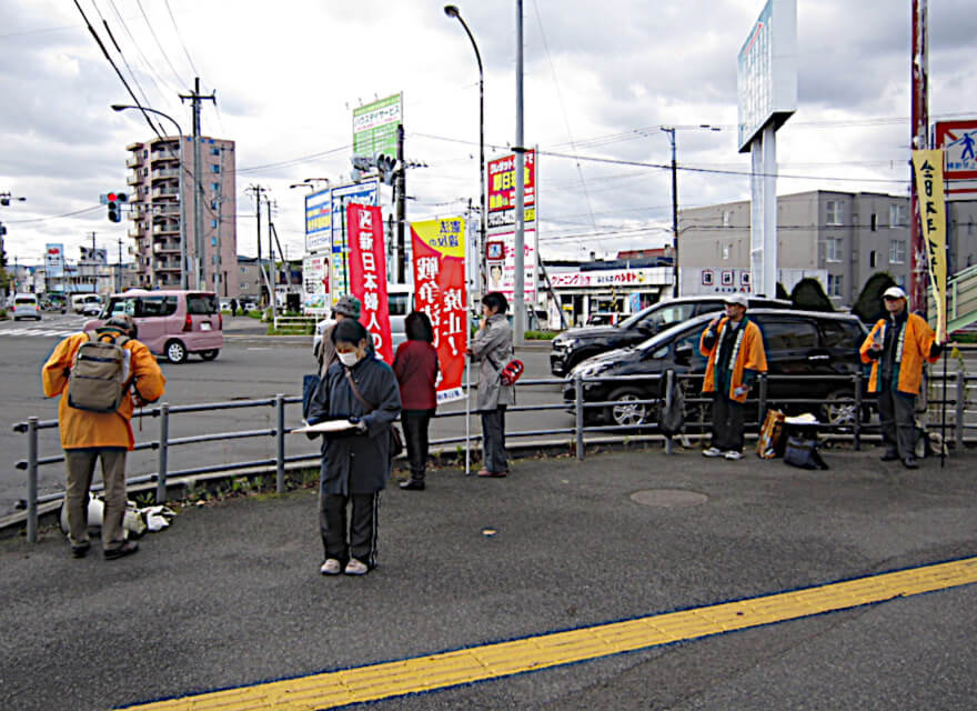 消費税の引き下げ、安心して暮せる年金の実現を訴える新婦人会員、年金者組合員ら