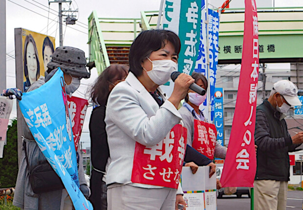 政治の転換を訴える吉岡市議